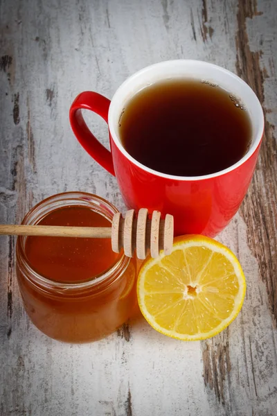 Limón fresco con miel y taza de té, nutrición saludable — Foto de Stock