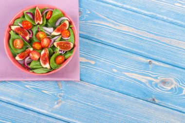 Taze meyve ve sebze salatası, sağlıklı beslenme kavramı, metin panoları için yer kopyalayın