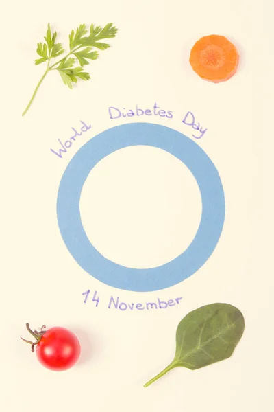 Vintage foto, legumes e círculo azul como símbolo do dia mundial do diabetes no fundo branco — Fotografia de Stock