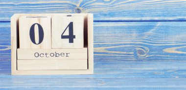 Vintage Fotoğraf, 4 Ekim. Tarihi ahşap küp takvim üzerinde 4 Ekim