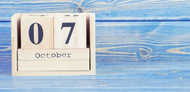 Vintage Fotoğraf, 7 Ekim. Tarihi ahşap küp takvim üzerinde 7 Ekim