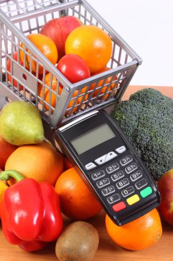 Meyve ve sebze, alışveriş için ödeme Nakitsiz ile inanç oyun kağıdı okuyucu