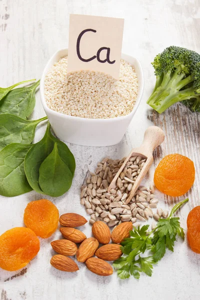 Producten en ingrediënten met calcium, mineralen en dietary fiber, gezonde voeding — Stockfoto