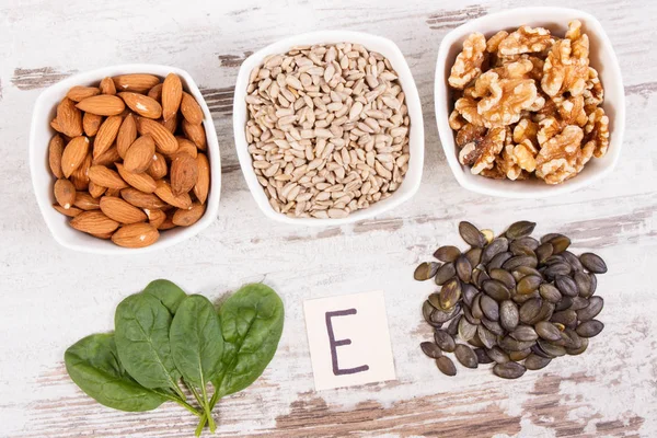 Natuurlijke ingrediënten als bron vitamine E, mineralen en voedingsvezels — Stockfoto