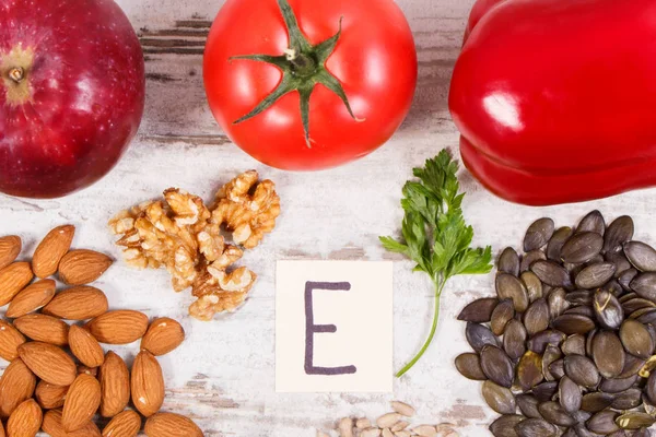 Natürliche Inhaltsstoffe als Quelle für Vitamin E, Mineralien und Ballaststoffe — Stockfoto