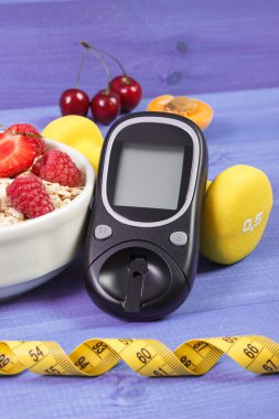 Şeker seviyesi, yulaf ezmesi meyve, santimetre ve halter, diyabet ve sağlıklı yaşam kontrol etmek için şeker ölçüm