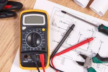 Elektrik diyagramları, multimetre ölçüm elektrik tesisatı ve aksesuarlar kullanılmak üzere mühendis işleri için