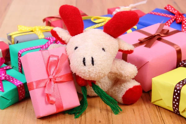 Plush reindeer with colorful gifts for Christmas or other celebration — Stock Photo, Image