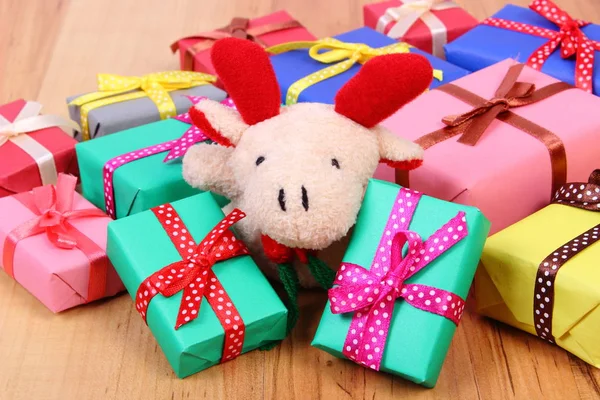 Plush reindeer with colorful gifts for Christmas or other celebration — Stock Photo, Image