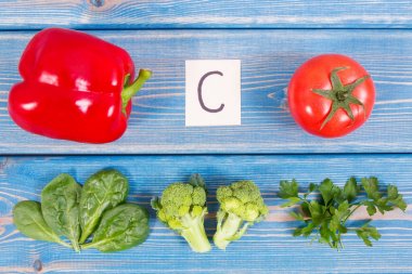 C vitamini ve doğal mineraller, bağışıklık güçlendirme kavramı içeren sebze