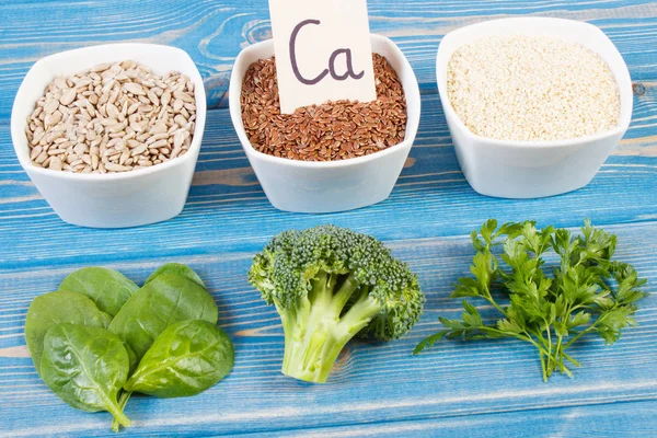 Ingrediënten met calcium, mineralen en dietary fiber, gezonde voeding — Stockfoto