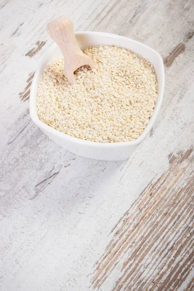 Heap of sesame containing calcium and dietary fiber, concept of healthy nutrition — Stock Photo, Image