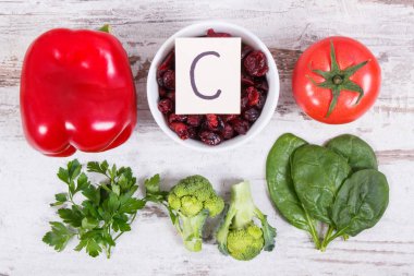 Taze meyve ve sebzeler vitamin C, diyet lifi ve güçlendirilmesi bağışıklık ve sağlıklı beslenme, doğal mineral içeren