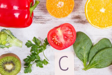 Meyve ve sebze gibi C vitamini kaynakları, lif ve mineraller, bağışıklık ve sağlıklı beslenme kavramı güçlendirilmesi