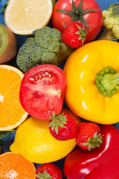 Groenten en fruit met vitamine C en natuurlijke mineralen, gezonde voeding concept — Stockfoto
