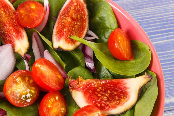 Insalata di frutta e verdura fresca preparata, stile di vita sano e concetto di alimentazione — Foto Stock