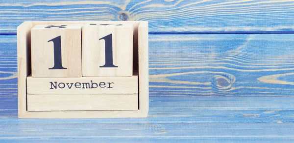 Archiwalne zdjęcie, 11 listopada. Data 11 listopada na kalendarz drewniany Kubik — Zdjęcie stockowe