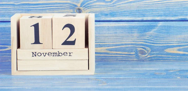 Archiwalne zdjęcie, 12 listopada. Data 12 listopada na kalendarz drewniany Kubik — Zdjęcie stockowe