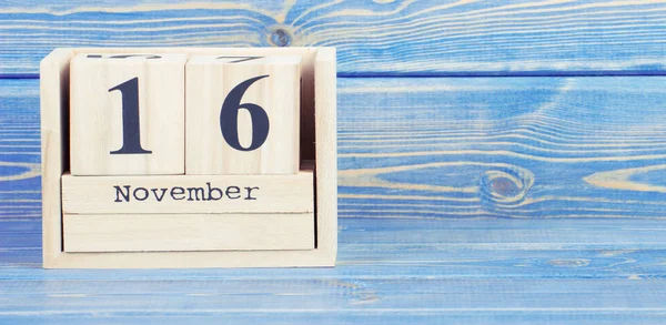 Archiwalne zdjęcie, 16 listopada. Data 16 listopada na kalendarz drewniany Kubik — Zdjęcie stockowe
