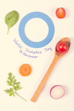 Vintage Fotoğraf, mavi daire sembolü olarak Dünya Diyabet Günü ve sebze, sağlıklı beslenme hastalık sırasında