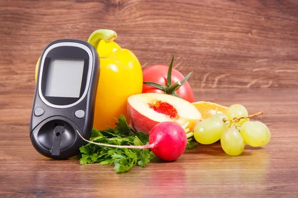 Datum 14 November, Glukometer för kontroll av blodsockernivå och frukter med grönsaker, Världsdiabetesdagen och kämpar sjukdom koncept — Stockfoto