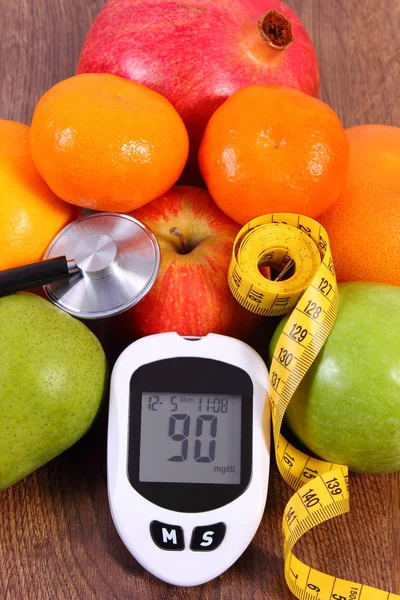 Glucometer with result of measurement sugar level, centimeter and fresh fruits, diabetes concept — Stock Photo, Image
