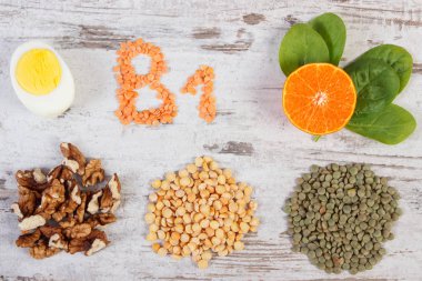 Ürün ve malzemeler içeren vitamin B1, diyet lifi ve doğal mineraller, sağlıklı beslenme