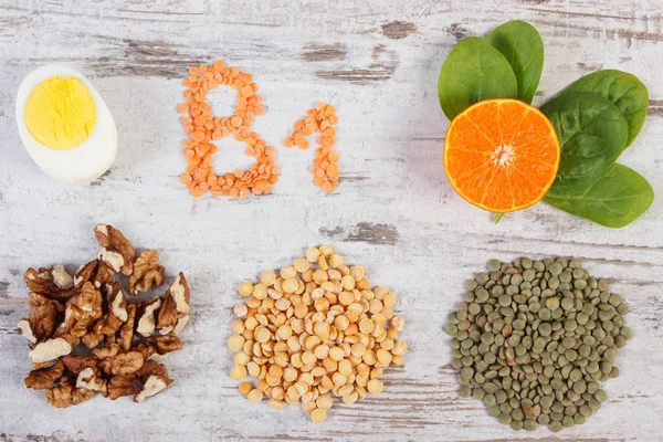 Produkty a přísady obsahující vitamín B1, vlákniny a přírodní minerály, zdravá výživa — Stock fotografie