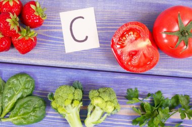 C vitamini ve mineraller, sağlıklı yaşam ve beslenme kavramı içeren sebze ve meyve