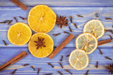 Malzemeler ve kuruyemiş, sağlıklı beslenme kavramı Komposto hazırlanması için baharat