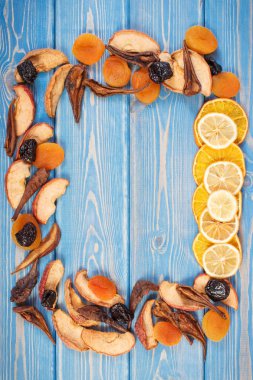 Çerçeve Komposto kurutulmuş meyvelerin kopya alanı metin eski mavi panoları için hazırlanması için malzemeler