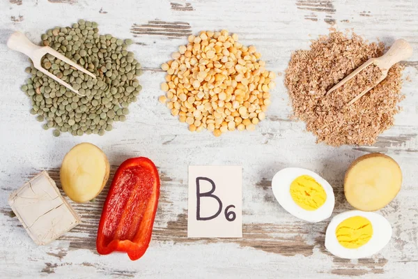 Προϊόντα και τα συστατικά που περιέχουν βιταμίνη Β6, φυσικά μέταλλα και φυτικές ίνες, υγιεινή διατροφή — Φωτογραφία Αρχείου