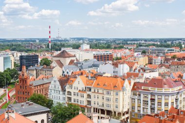 Poznan, Polonya - 28 Haziran 2016: Eski ve modern binalar Lehçe kasaba Poznan görünüm