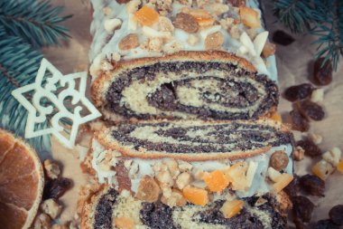 Vintage Fotoğraf, ev yapımı haşhaş tohumu pasta ve Ladin dalları, tatlı Noel zamanı için