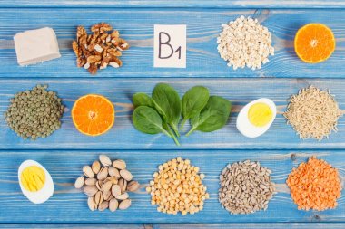 Maddeler içeren vitamin B1, diyet lifi ve mineraller, sağlıklı beslenme