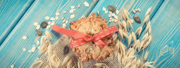 Foto vintage, Biscoitos de aveia com orelhas de aveia, sobremesa saudável — Fotografia de Stock