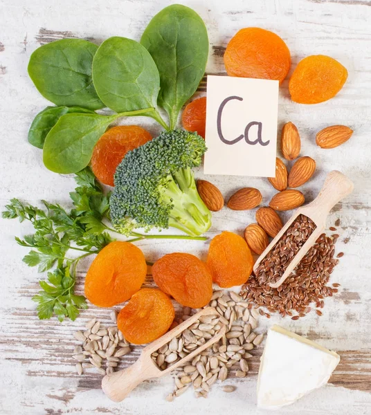 Producten en ingrediënten met calcium en dietary fiber, gezonde voeding concept — Stockfoto
