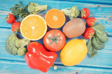 C vitamini ve mineraller, sağlıklı yaşam ve beslenme kavramı içeren sebze ve meyve