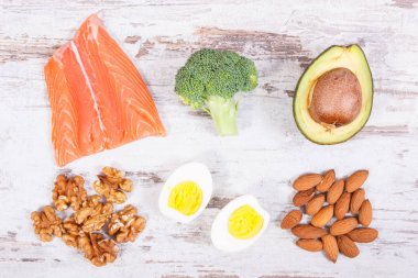 Omega 3 asitleri, doymamış yağ ve lif içeren maddeler, sağlıklı bir yaşam tarzı, beslenme ve asit diyet kavramı