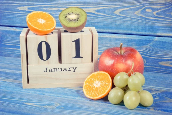 Vintage photo, Date of 1 January on cube calendar and fruits, new years resolutions of healthy lifestyle — Stock Photo, Image