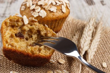 Kepekli un ve çavdar Başak ile pişmiş yulaf ezmesi ile taze kek