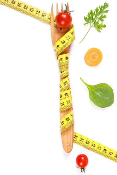 Wooden fork wrapped tape measure and fresh ripe vegetables, concept of slimming — Stock Photo, Image