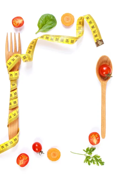 Marco de horquilla con centímetro y verduras, adelgazamiento y concepto de nutrición saludable, espacio de copia para texto en blanco —  Fotos de Stock