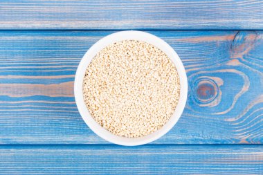 Kaynak sağlıklı vitamin olarak Quinoa tohumları