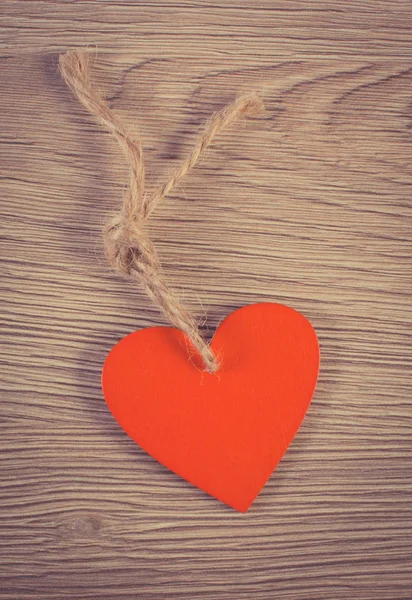 Foto vintage, Decoración del corazón de madera para el Día de San Valentín — Foto de Stock