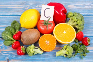 Vitamin C, bağışıklık ve sağlıklı beslenme güçlendirme kavramı kaynakları gibi sebze ve meyve