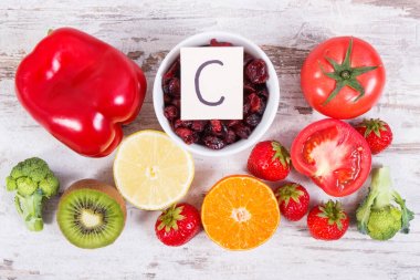Taze meyve ve sebzeler vitamin C, diyet lifi ve güçlendirilmesi bağışıklık ve sağlıklı beslenme, doğal mineral içeren