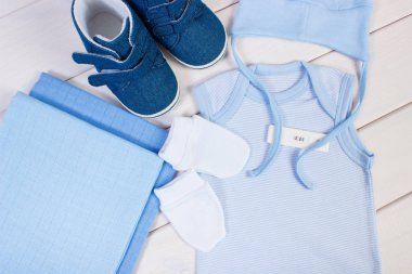 Hamilelik testi pozitif sonuç ve bekliyor bebek giyim