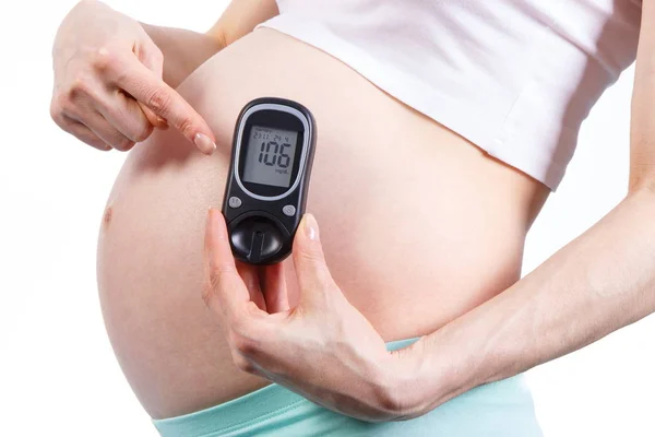 여 자가 혈당 측정기, 임신 중 당뇨병과 임신 — 스톡 사진