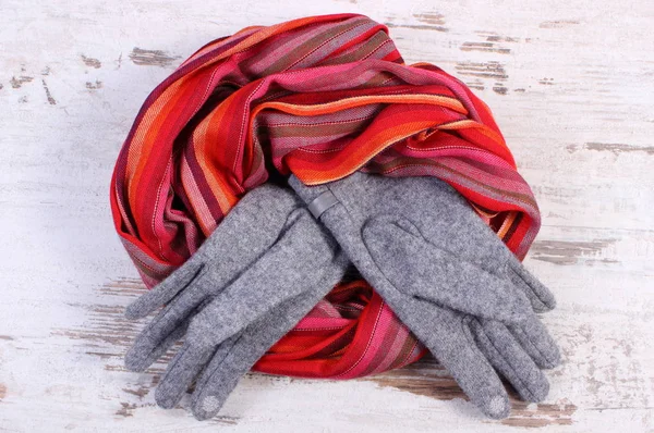 Pair of woolen gloves and shawl for woman, clothing for winter